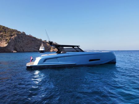 Vanquish Yachts VQ45 T-TOP image