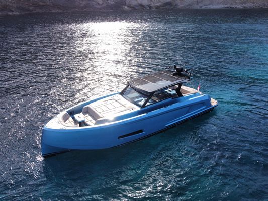 Vanquish Yachts VQ45 T-TOP - main image