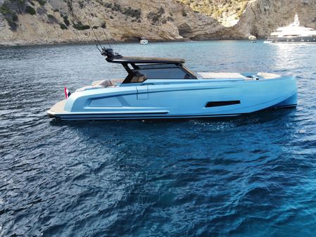 Vanquish Yachts VQ45 T-TOP image