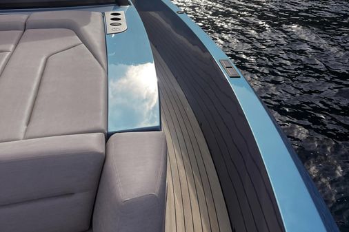 Vanquish Yachts VQ45 T-TOP image