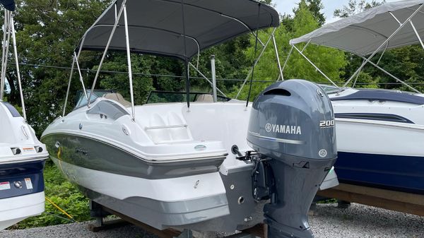 Hurricane SunDeck 2200 DC OB