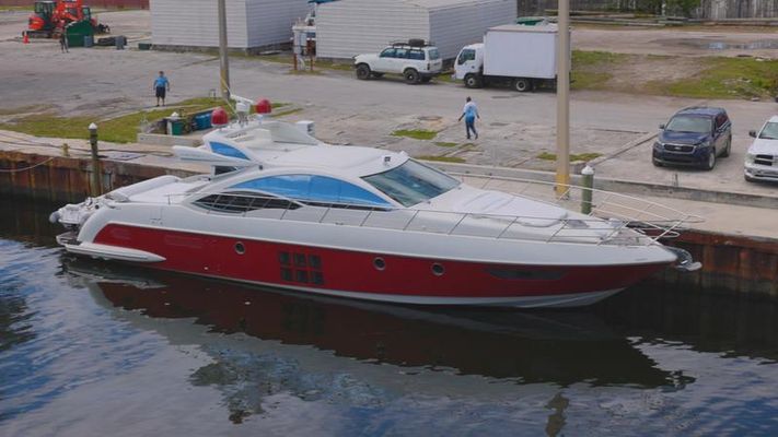 Azimut 62S - main image