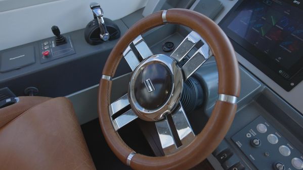 Azimut 62S image