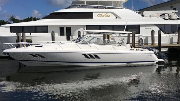 Intrepid 475 Sport Yacht