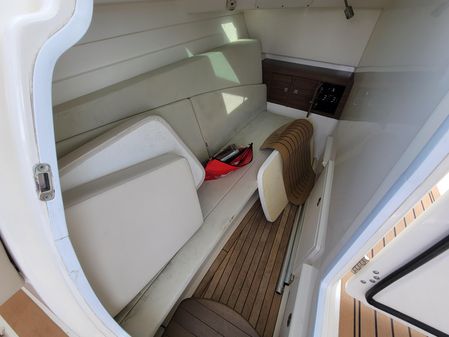 Boston Whaler 320 Vantage image