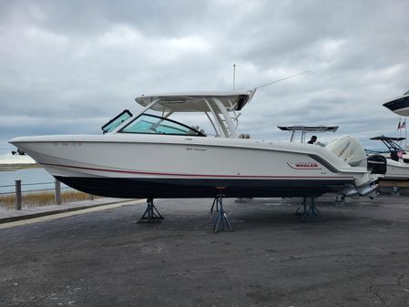 Boston Whaler 320 Vantage image