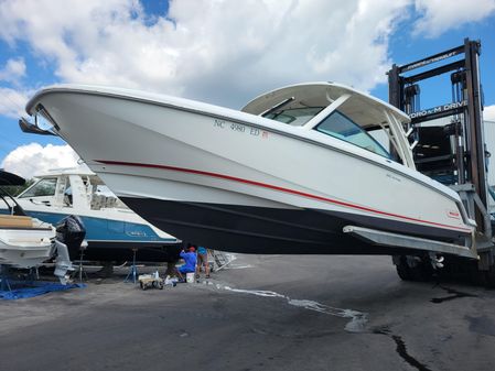 Boston Whaler 320 Vantage image