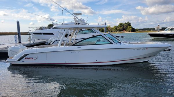 Boston Whaler 320 Vantage