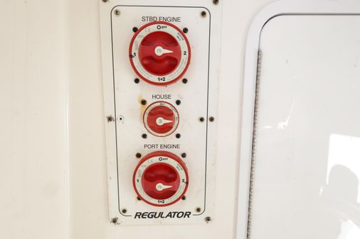 Regulator 28 Forward Seating image