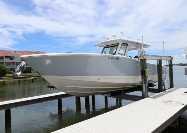 Robalo R360 image