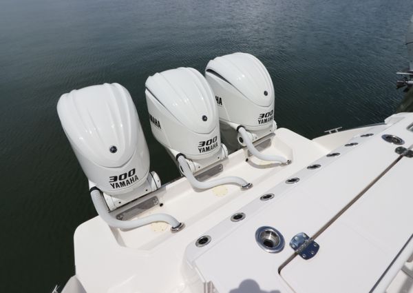 Robalo R360 image