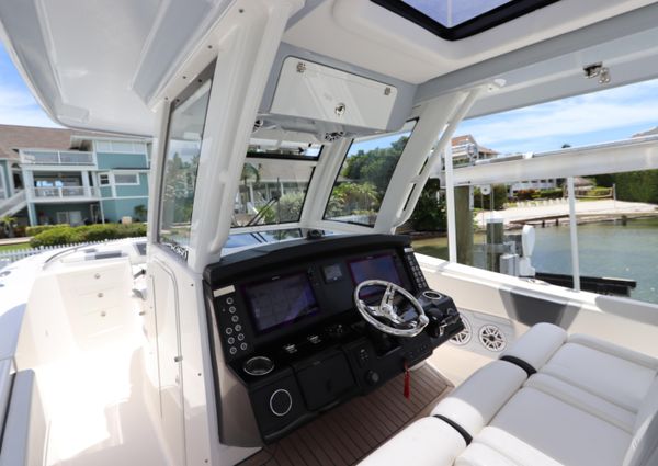 Robalo R360 image