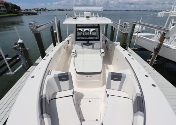 Robalo R360 image