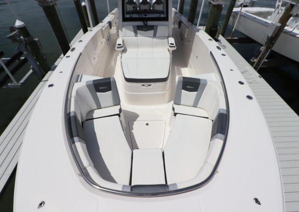 Robalo R360 image