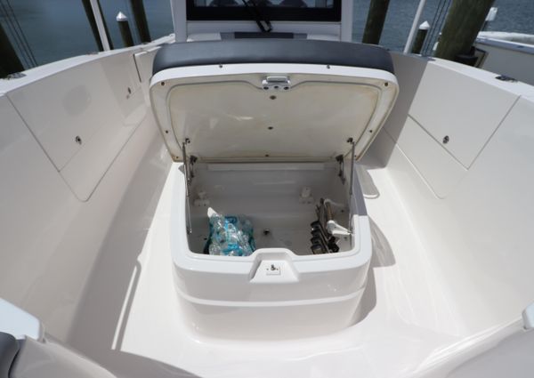 Robalo R360 image