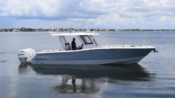 Robalo R360 