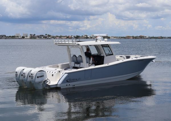 Robalo R360 image