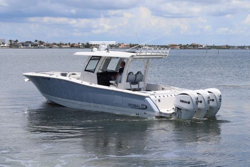 Robalo R360 image