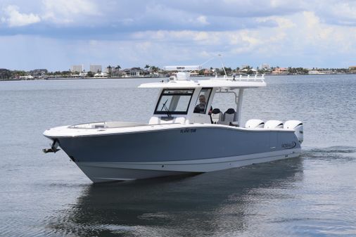 Robalo R360 image