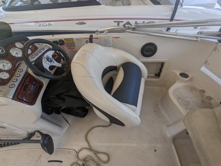 Tahoe 215 deck boat image