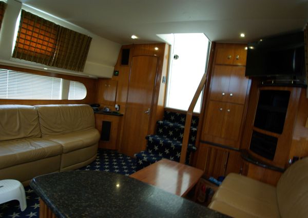 Carver 444 Cockpit Motoryacht image