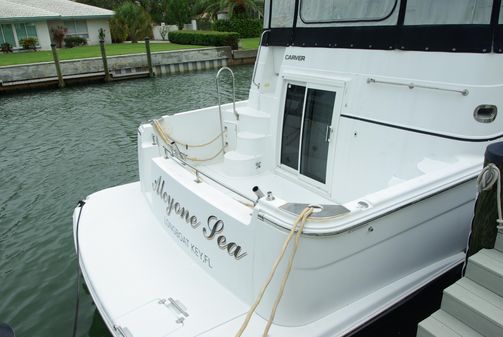 Carver 444 Cockpit Motoryacht image