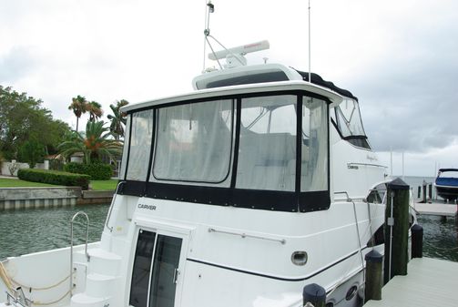 Carver 444 Cockpit Motoryacht image