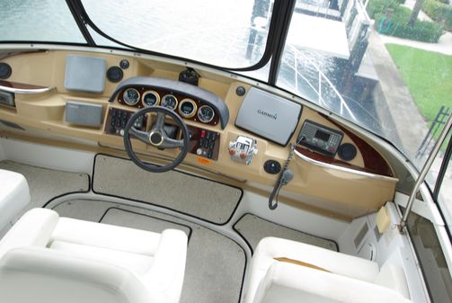 Carver 444 Cockpit Motoryacht image