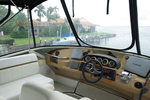 Carver 444 Cockpit Motoryacht image