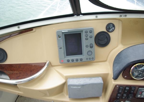 Carver 444 Cockpit Motoryacht image