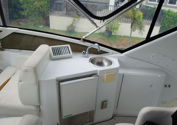 Carver 444 Cockpit Motoryacht image