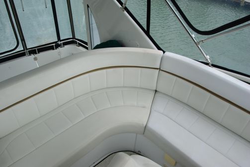 Carver 444 Cockpit Motoryacht image