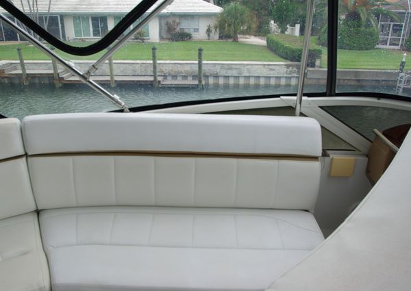 Carver 444 Cockpit Motoryacht image