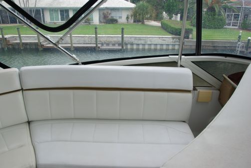 Carver 444 Cockpit Motoryacht image