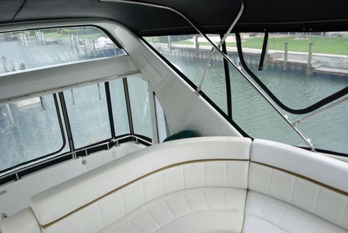 Carver 444 Cockpit Motoryacht image