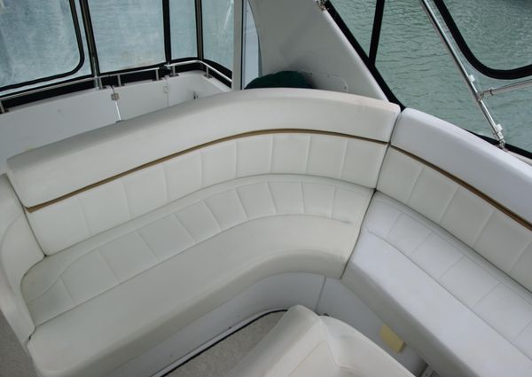 Carver 444 Cockpit Motoryacht image