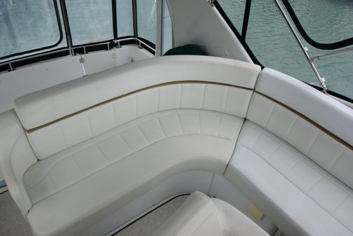 Carver 444 Cockpit Motoryacht image