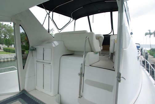 Carver 444 Cockpit Motoryacht image