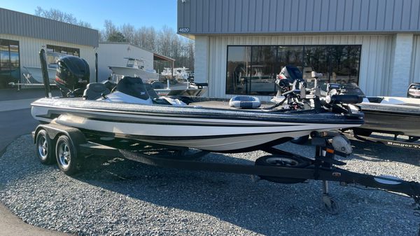 Skeeter ZX 225