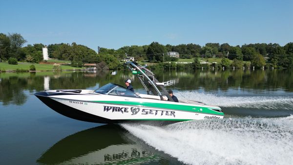 Malibu Wakesetter 23 LSV
