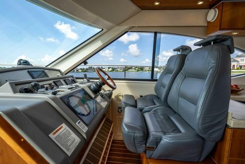 Riviera 4400 Sport Yacht image