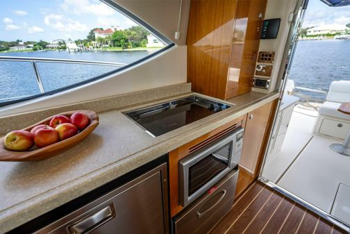 Riviera 4400 Sport Yacht image