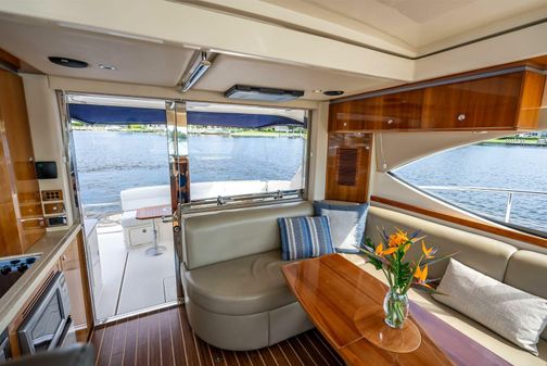 Riviera 4400 Sport Yacht image