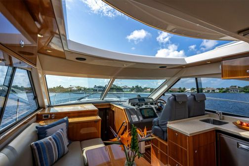 Riviera 4400 Sport Yacht image