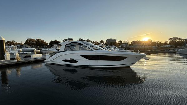 Sea Ray 370 Sundancer Outboard 