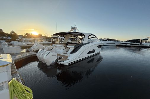 Sea Ray 370 Sundancer Outboard image