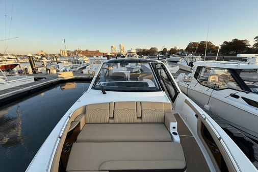 Sea Ray 370 Sundancer Outboard image