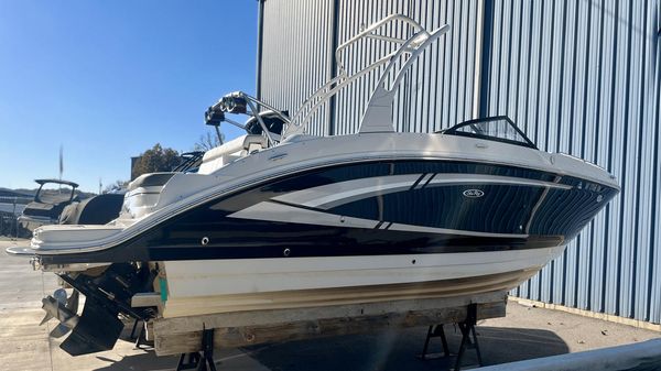 Sea Ray SDX 270 