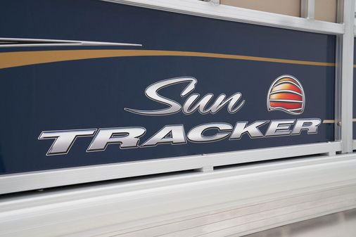 Sun-tracker BASS-BUGGY-18-DLX image
