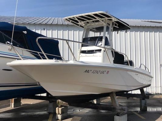 Boston-whaler 210-DAUNTLESS - main image